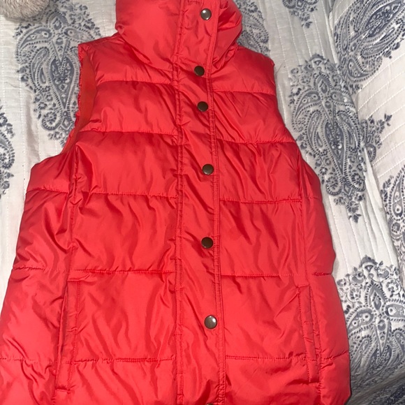 Old navy puffer vest - Picture 2 of 5